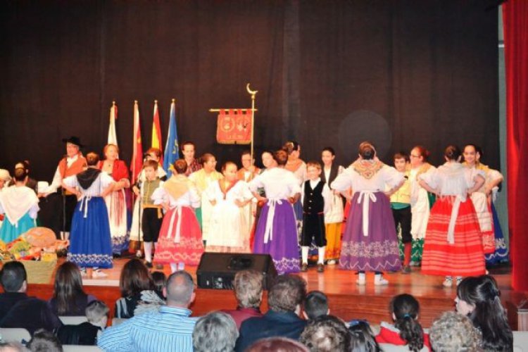 Totana y Cartagena se dan la mano en el V Festival Folklórico Infantil que el grupo floklórico “Ciudad de Totana” ha celebrado en el marco de las fiestas de Santa Eulalia