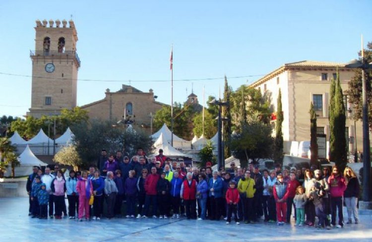 Cerca de un centenar de personas participan en la Caminata Popular que organizó la Concejalía de Deportes dentro de las Fiestas de Santa Eulalia