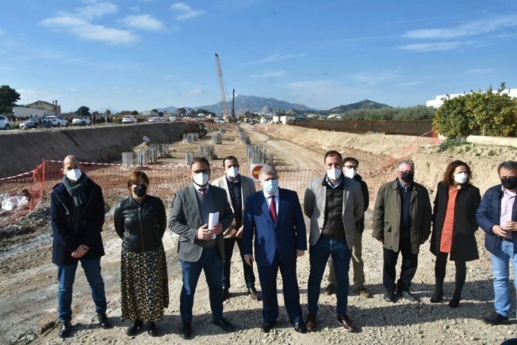 El alcalde de #Lorca visita junto al delegado del Gobierno en la Región de Murcia las obras de construcción  del Corredor Mediterráneo a su paso por  Tercia