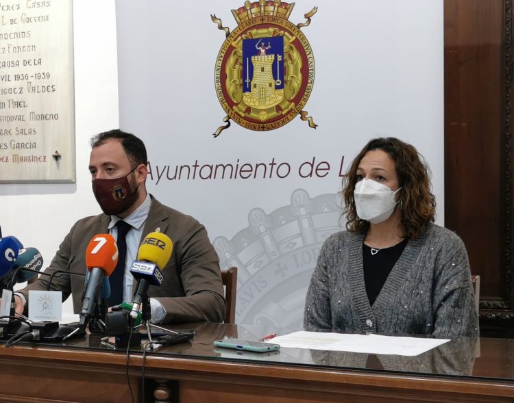 El Ayuntamiento de Lorca ultima los trabajos de adecuación del aparcamiento provisional de 1.000 metros cuadrados situado en la Avenida de Santa Clara