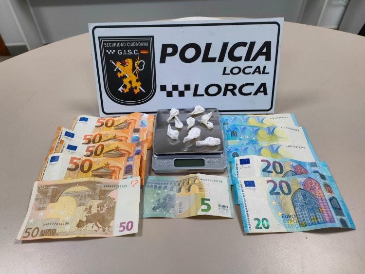 La Policía Local de #Lorca detiene a una persona, con numerosos antecedentes, por un presunto delito contra la Salud Pública