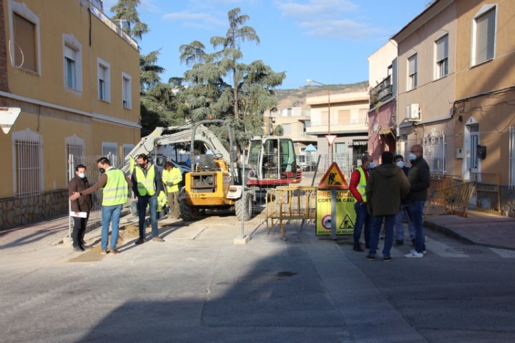 El Ayuntamiento renueva las redes de agua potable y saneamiento en la plaza Ortega y Gasset