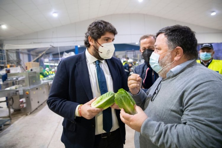 López Miras denuncia que el Gobierno central "es la principal amenaza del sector agroalimentario"