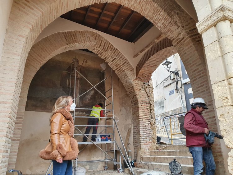 El Ayuntamiento de #Lorca invierte 17.000 € en la puesta a punto del porche de San Antonio de cara a la inminente celebración de la Semana Santa
