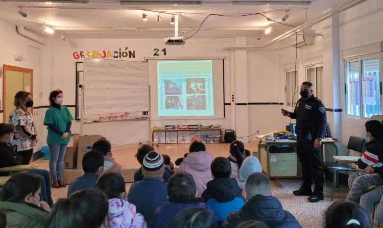 La concejalía de Sanidad inicia los talleres contra el abandono animal  y tenencia responsable en colegios  del municipio en colaboración con Policía Local de Lorca