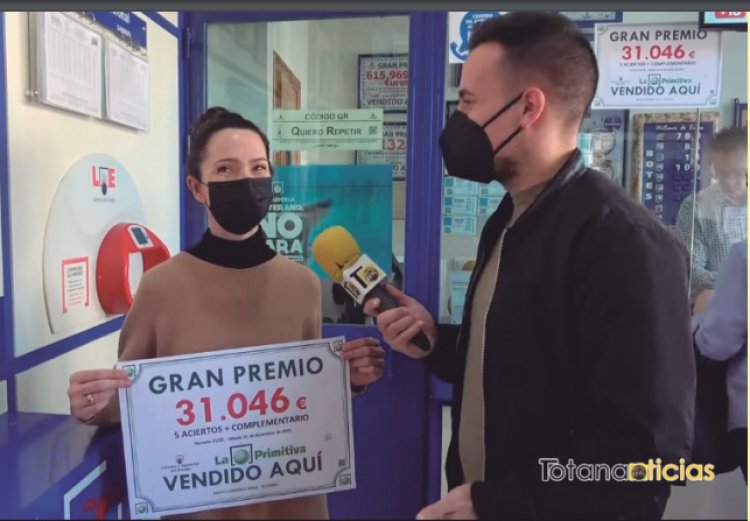 Un oficio con mucha suerte. Juani Moreno regenta el despacho de lotería ubicado en la avenida Rambla de la Santa