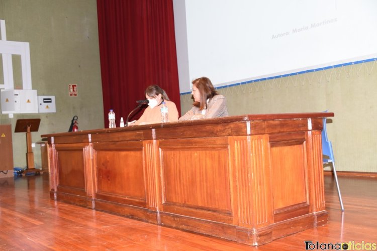 La Sede de Extensión de la UMU en Totana organiza la presentación del libro "Entre la literatura y la historia. Sidi de Arturo Pérez Reverte", de la totanera María Martínez