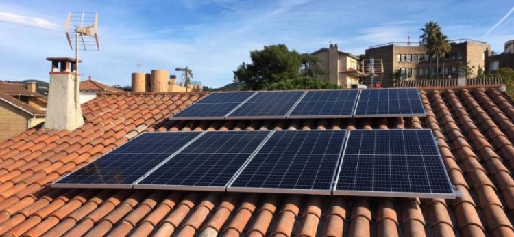 El Ayuntamiento bonifica el ICIO para la instalación de placas solares de autoconsumo en viviendas e industrias