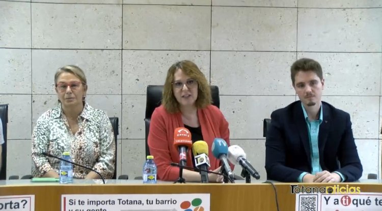La vicepresidenta del Gobierno regional, Isabel Franco, el alcalde, Pedro José Sánchez, presentan el proyecto de Diagnóstico Local Participativo de Totana