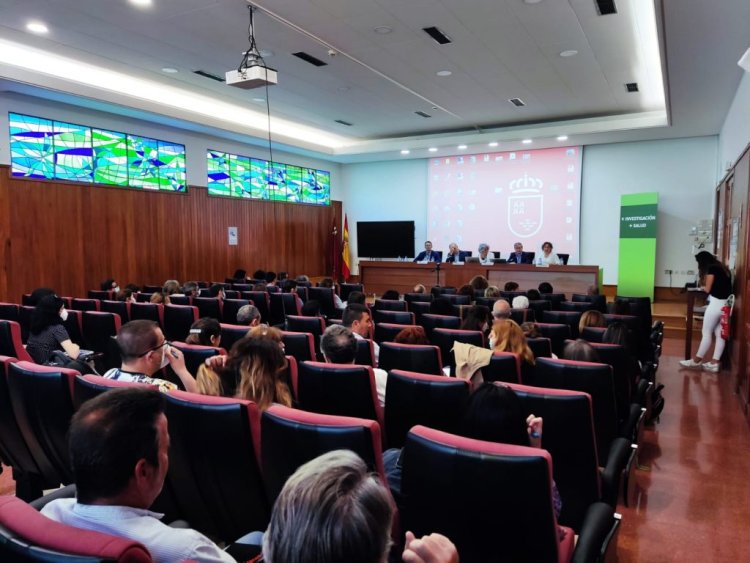 La enfermedad de Lyme se aborda desde un enfoque multidisciplinar en una jornada organizada por D´Genes y el Colegio de Veterinarios de Murcia