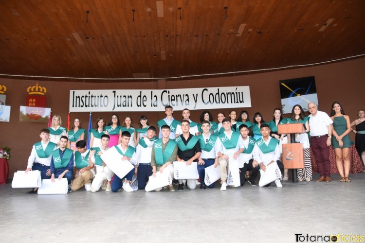 Fotos y Video: Graduación de los alumnos/as de Bachillerato del IES Juan de la Cierva y Codorníu 2021-2022