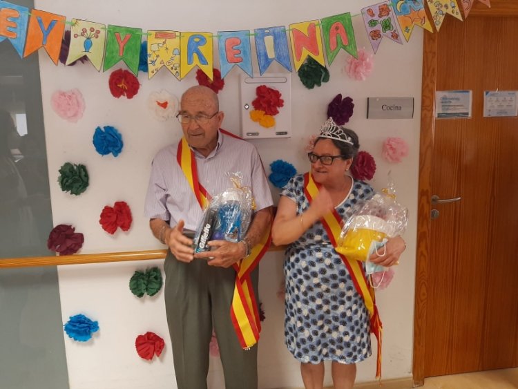 José Acosta Méndez y Soledad Olivares Ruiz, rey y reina del Centro de Día para Mayores SEDA-Alzheimer