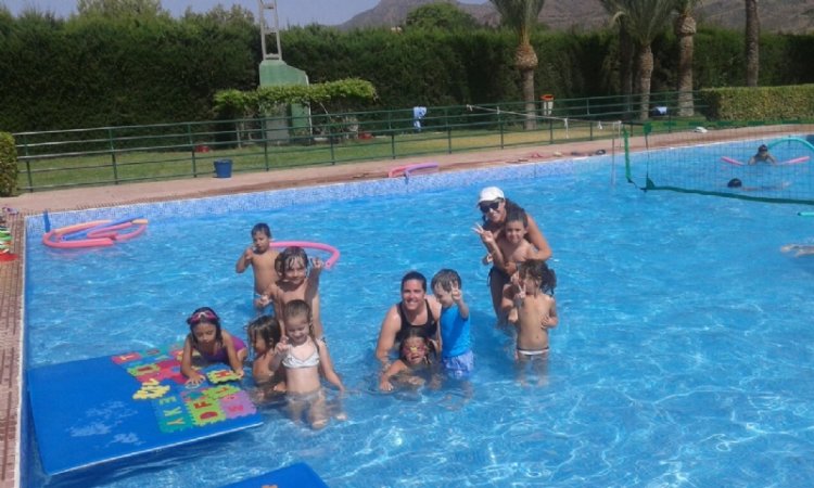 Adjudican el servicio de la "Escuela de Verano", que tendrá lugar en las piscinas de los polideportivos “6 de Diciembre” y “Valle Guadalentín”