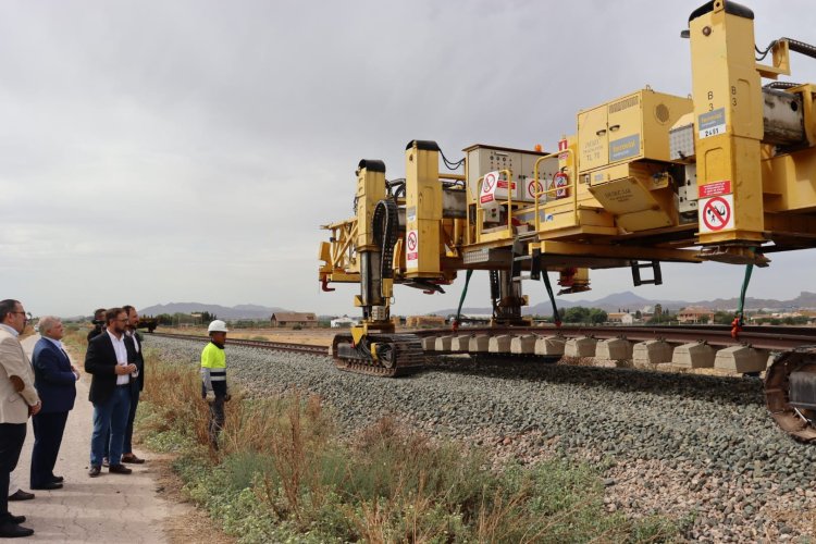 Las obras de construcción de la Alta Velocidad  del tramo Lorca-Pulpí avanzan a un ritmo de 500 metros lineales diarios