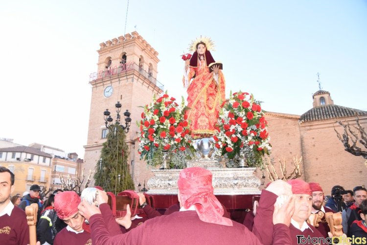 Más de 15.000 personas participan en la jornada de romería de Santa Eulalia de Mérida, Patrona de Totana, que regresa a su santuario en Sierra Espuña