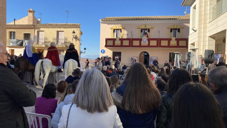 La tradición de Auto de Reyes volvió a las calles de Aledo. Ayer sus gentes dieron muestra de las razones de que este Auto se lleva celebrando más de 250 años .