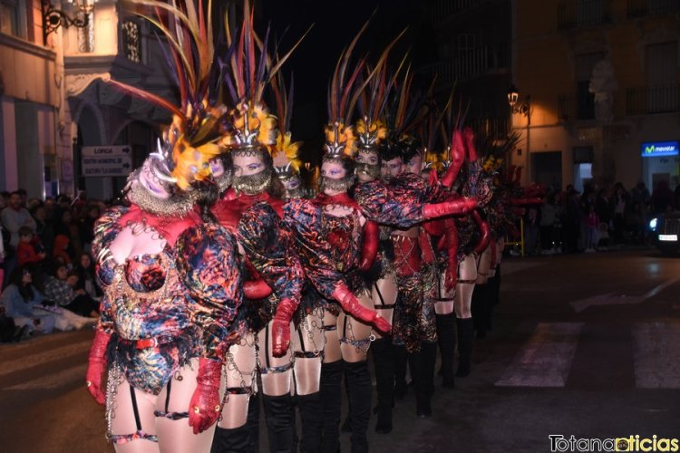 Desfile de carnaval con peñas de Totana 2023