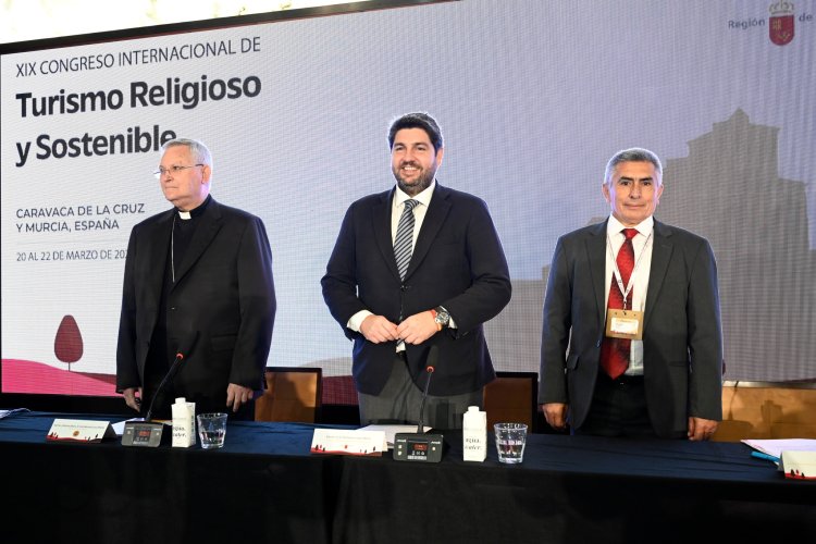 López Miras inaugura el congreso que hace de la Región "la capital mundial del turismo religioso" y afirma que "estamos volcados con el Año Jubilar"