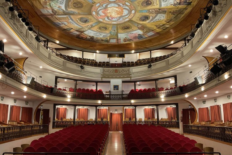 El Ayuntamiento de #Lorca conmemora el Día Mundial del Teatro con la lectura del Manifiesto  y una performance  en la plaza de Calderón