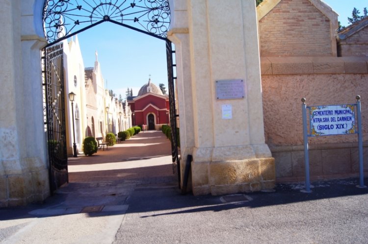 Se decide cerrar el Cementerio Municipal “Nuestra Señora del Carmen” como medida de precaución para evitar incidentes innecesarios