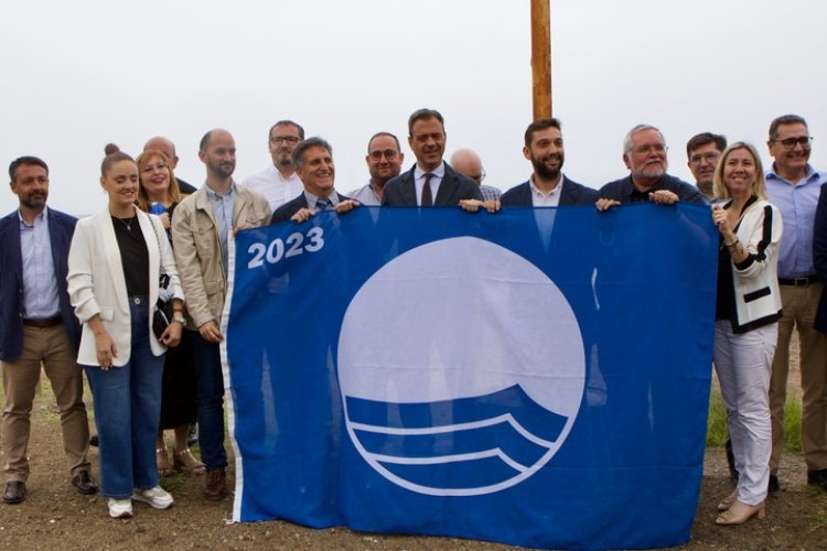 Turismo entrega las 34 banderas azules a las playas y puertos distinguidos de la Región