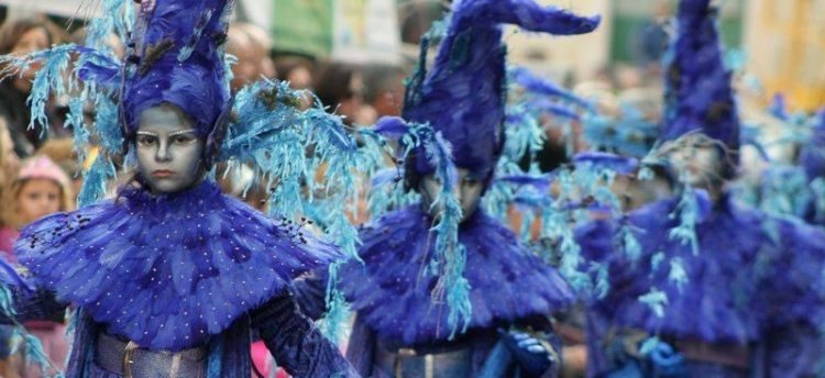 Quince peñas locales participan mañana en el primer gran desfile del Carnaval de Totana, con salida a las 17:00 horas desde la avenida de Lorca