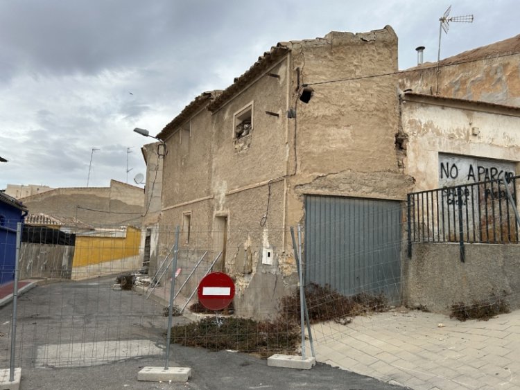 Se procederá a la demolición por ruina del inmueble situado en la calle Castillo con esquina calle Alquerías, número 5